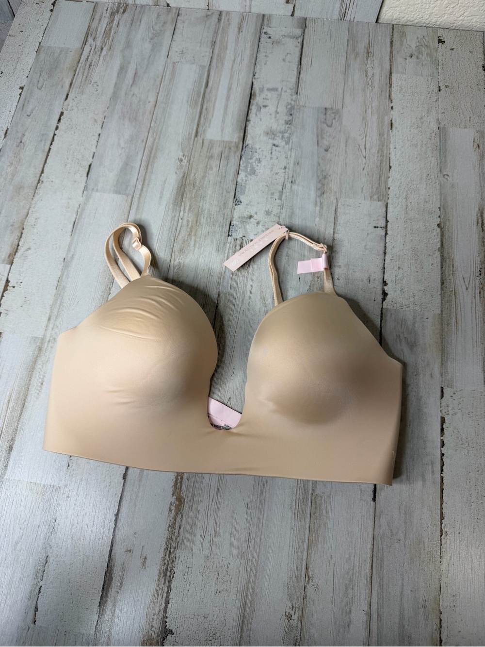 Victoria's Secret Smooth Nude Invisible Bra - Picture 1 of 9